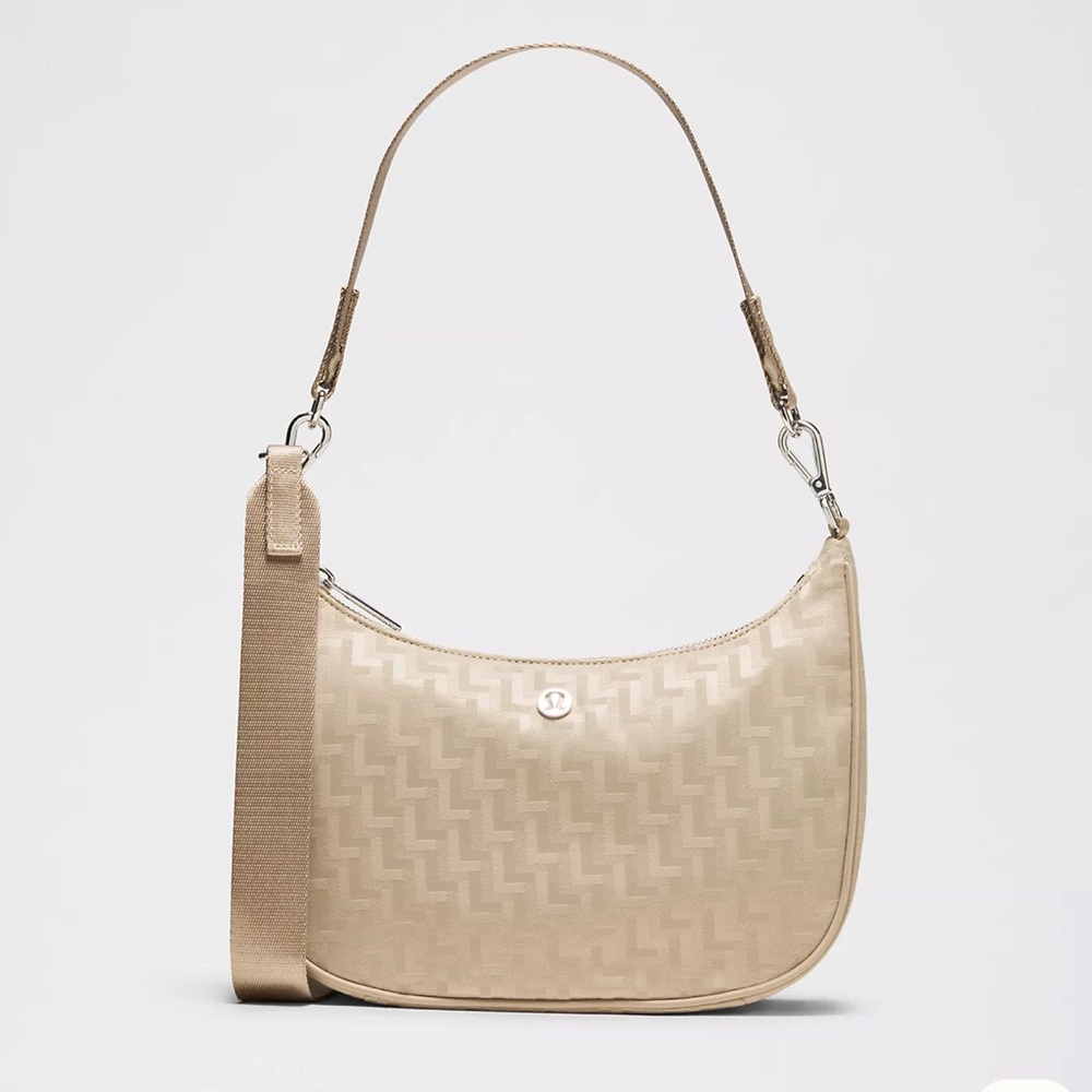 Lululemon City Essentials Small
Shoulder Bag
